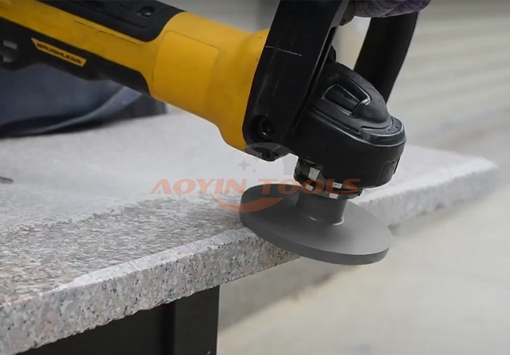 Pour quels types de travaux les meules diamantées sont-elles utilisées ?
